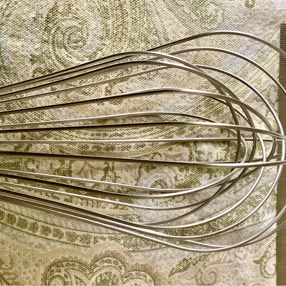 Large 12” professional bakers whisk, heavy weight, wooden handle - Picture 6 of 9